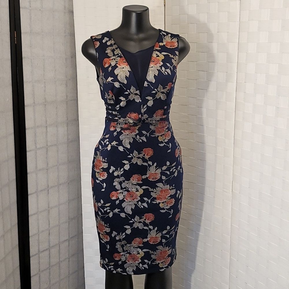 BRAND NEW ENFOCUS STUDIO  SLEEVELESS FLORAL V-NECK WOMEN"S DRESS